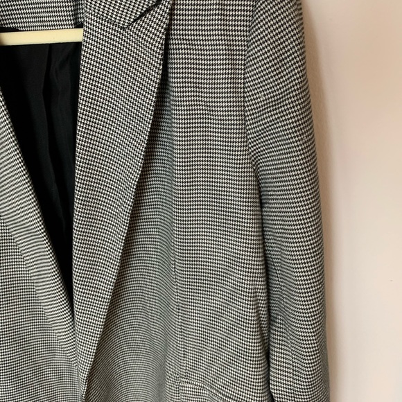 Beautiful Patterned Blazer - Picture 2 of 6